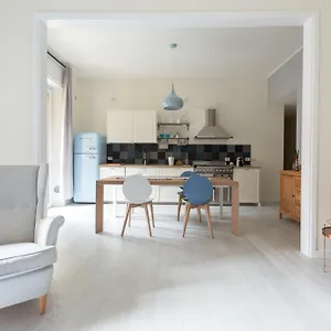 https://luminoso-spazioso-appartamento.it-lombardy.com
